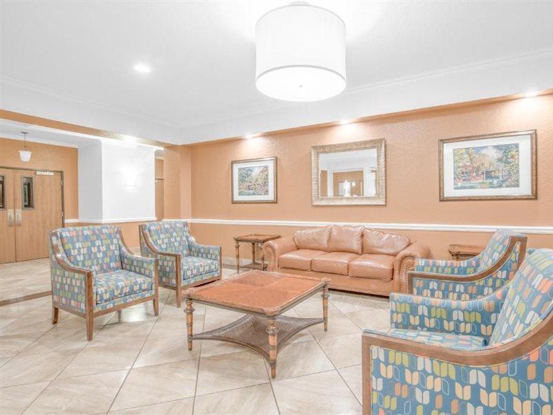 Baymont By Wyndham Pearsall Bagian luar foto