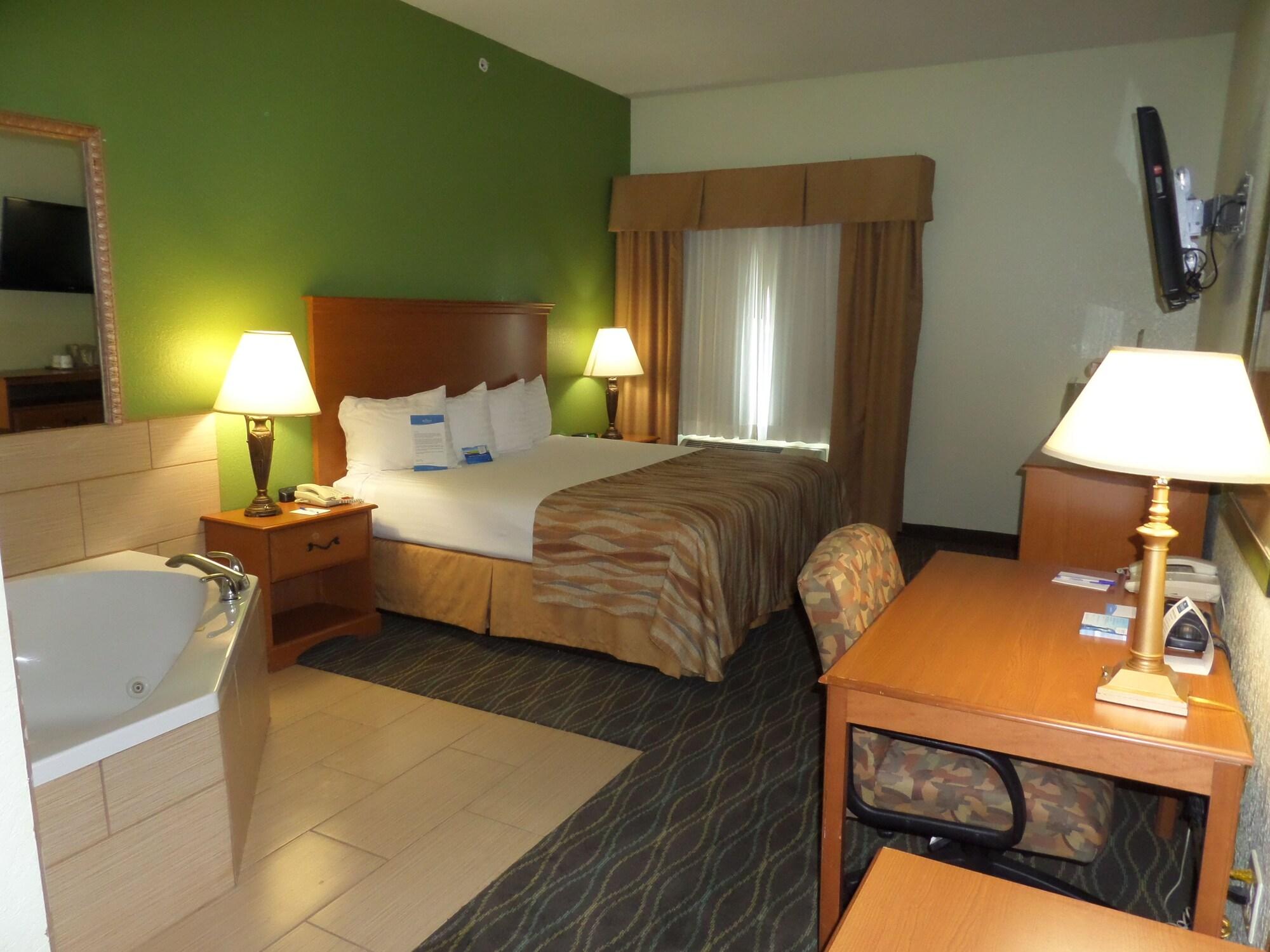 Baymont By Wyndham Pearsall Bagian luar foto