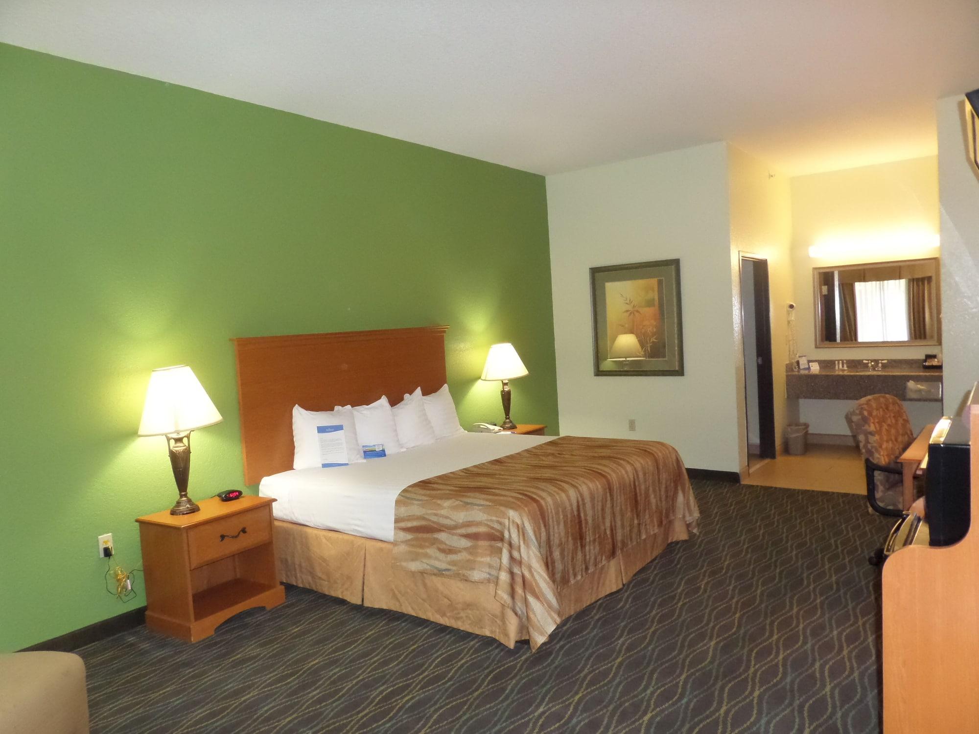 Baymont By Wyndham Pearsall Bagian luar foto