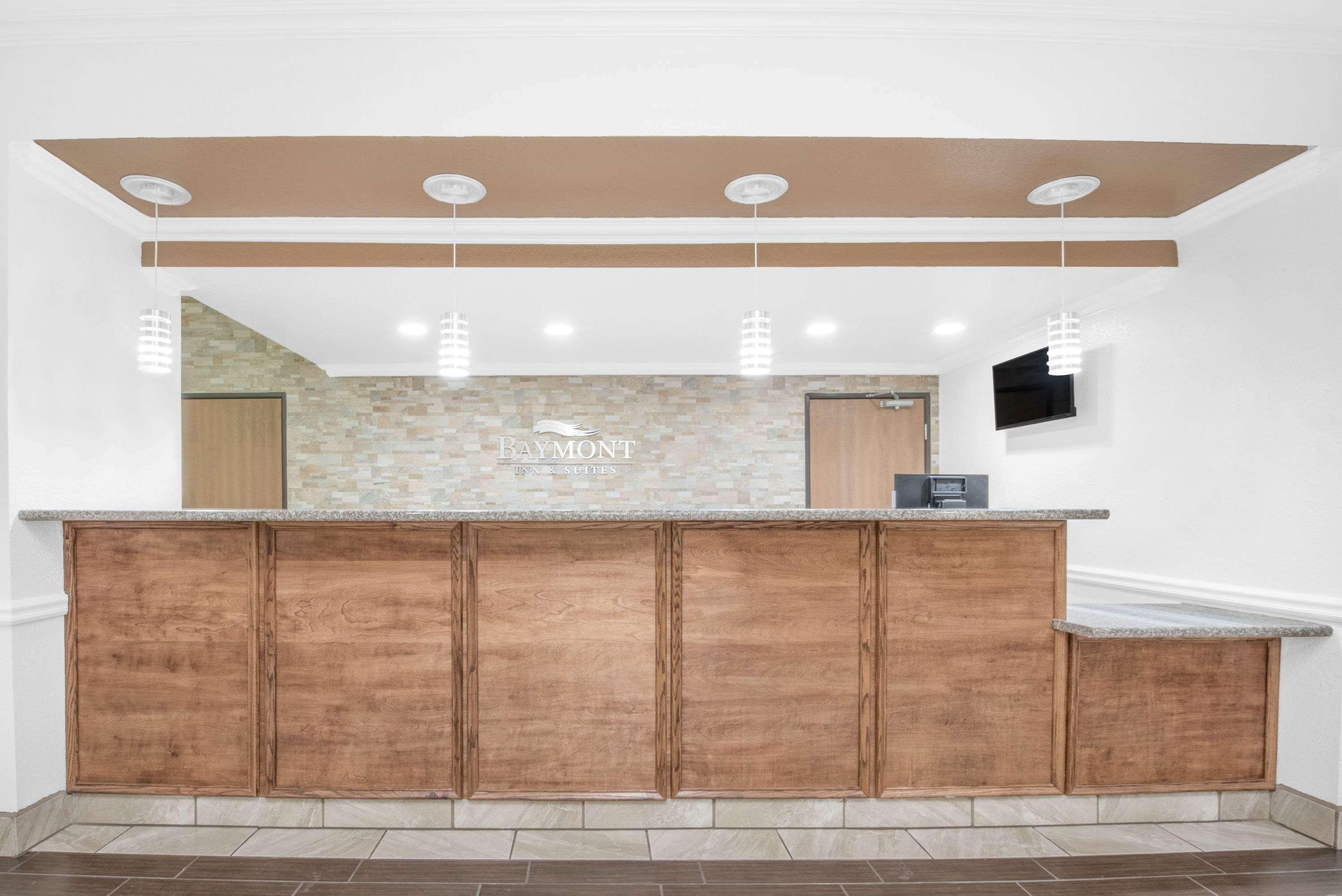 Baymont By Wyndham Pearsall Bagian luar foto