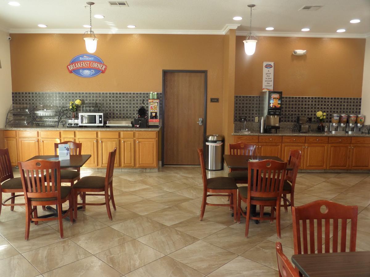 Baymont By Wyndham Pearsall Bagian luar foto